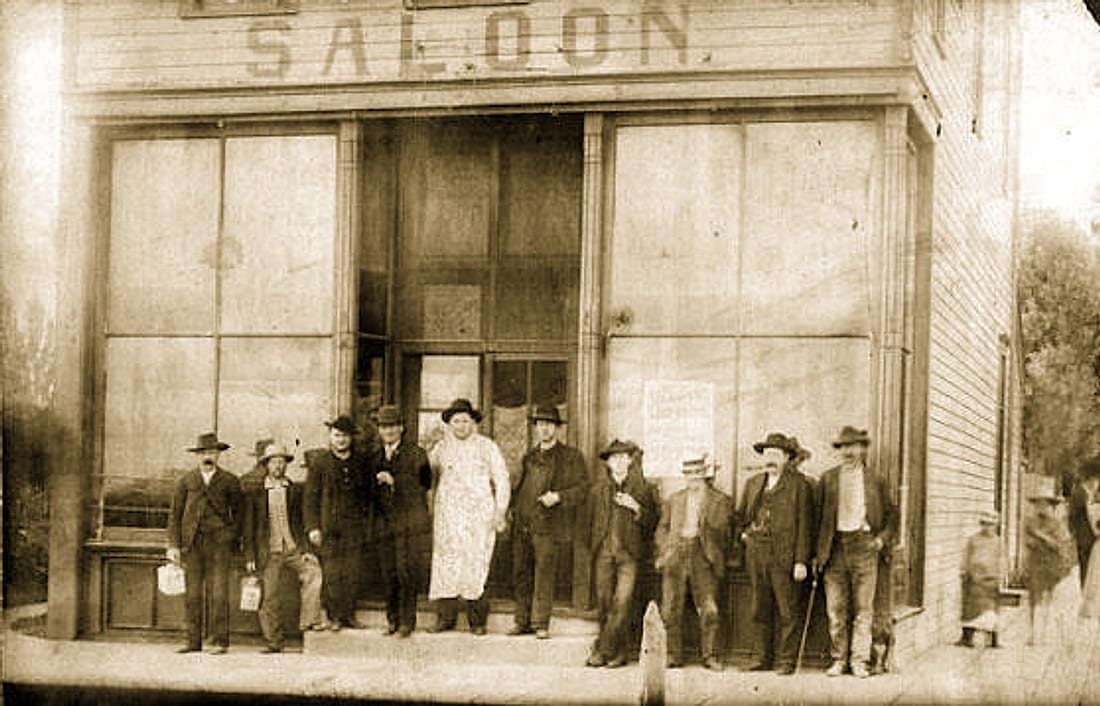 Walter Brewing builds a tied house